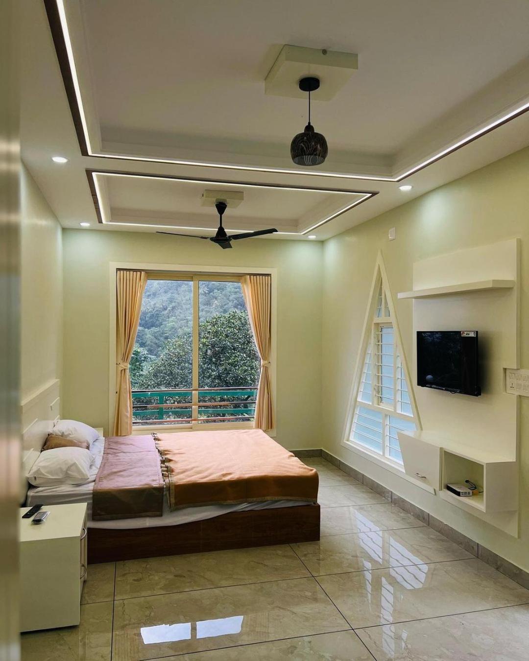 Royal Mount Inn Resorts Paithalmala Esterno foto
