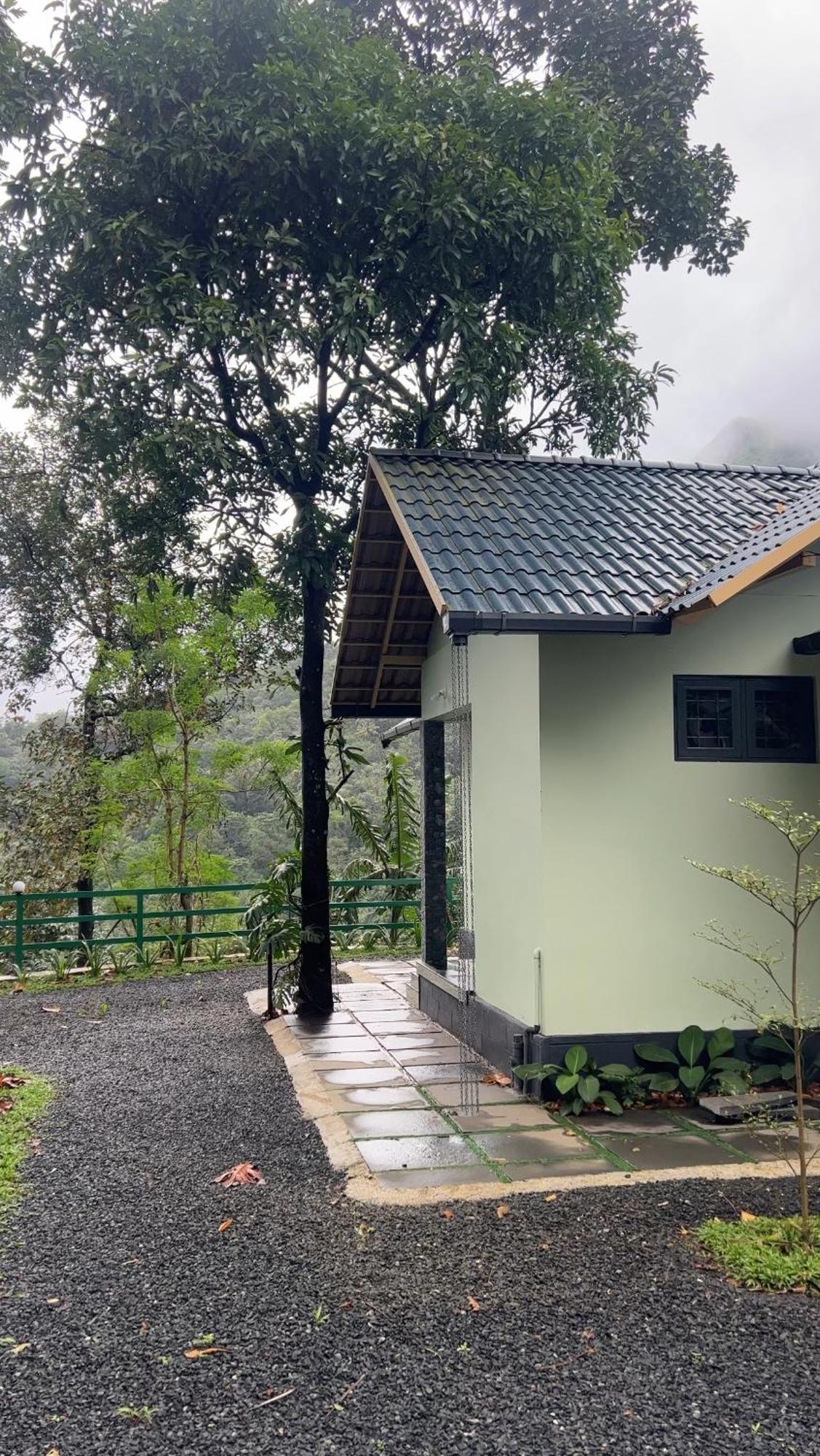 Royal Mount Inn Resorts Paithalmala Esterno foto