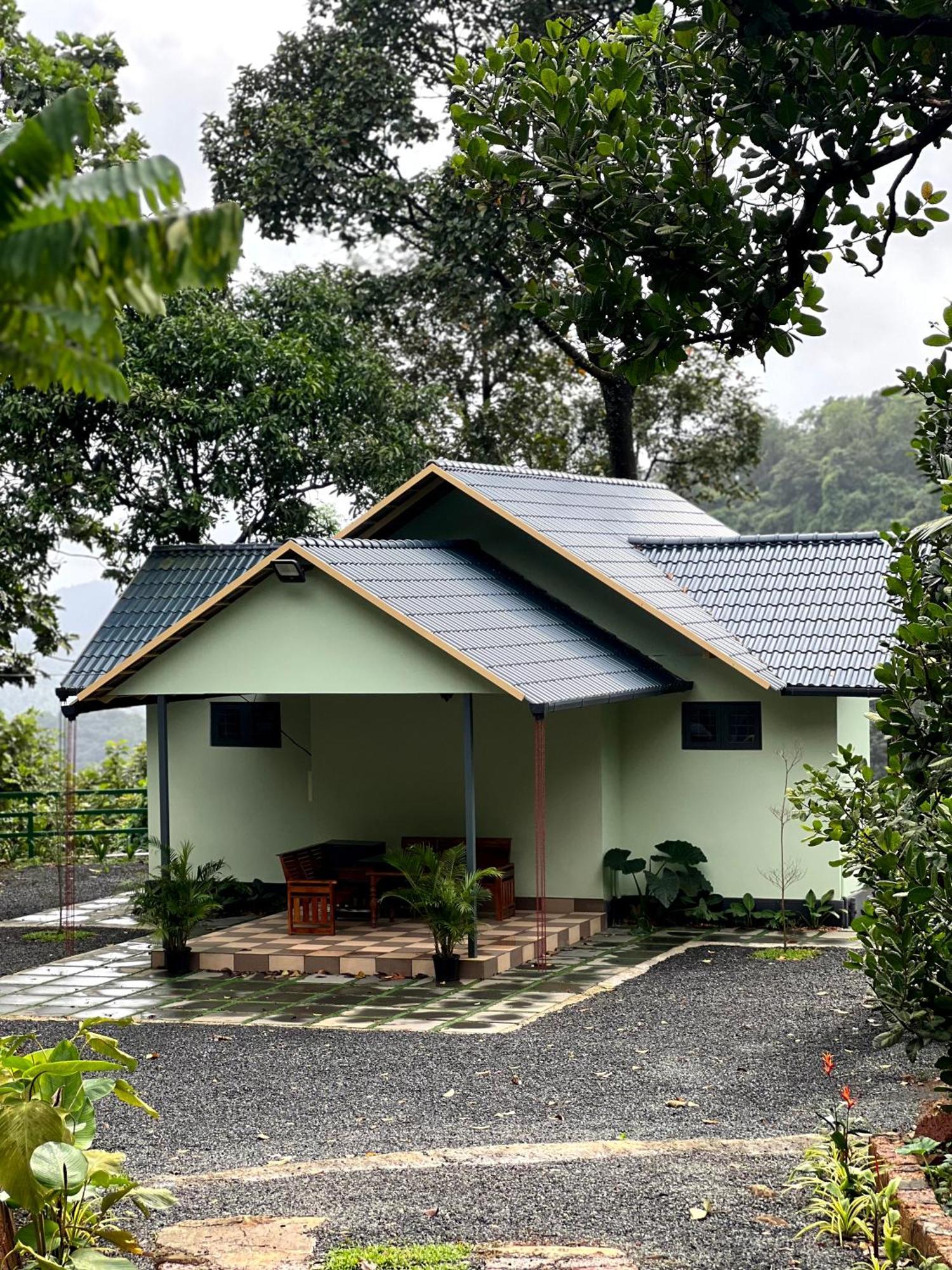 Royal Mount Inn Resorts Paithalmala Esterno foto